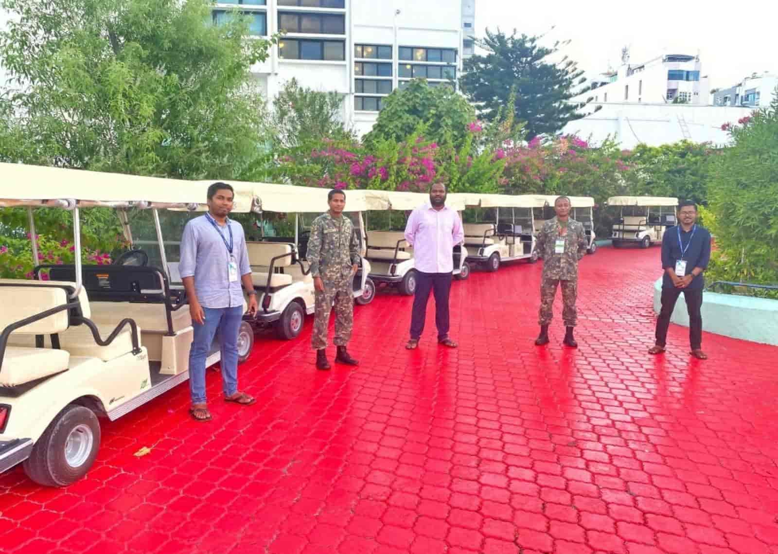 NEOC and CROSSROADS maldives with miniter of toursim ali waheed posing ofr a picture infront of the 06 buggies