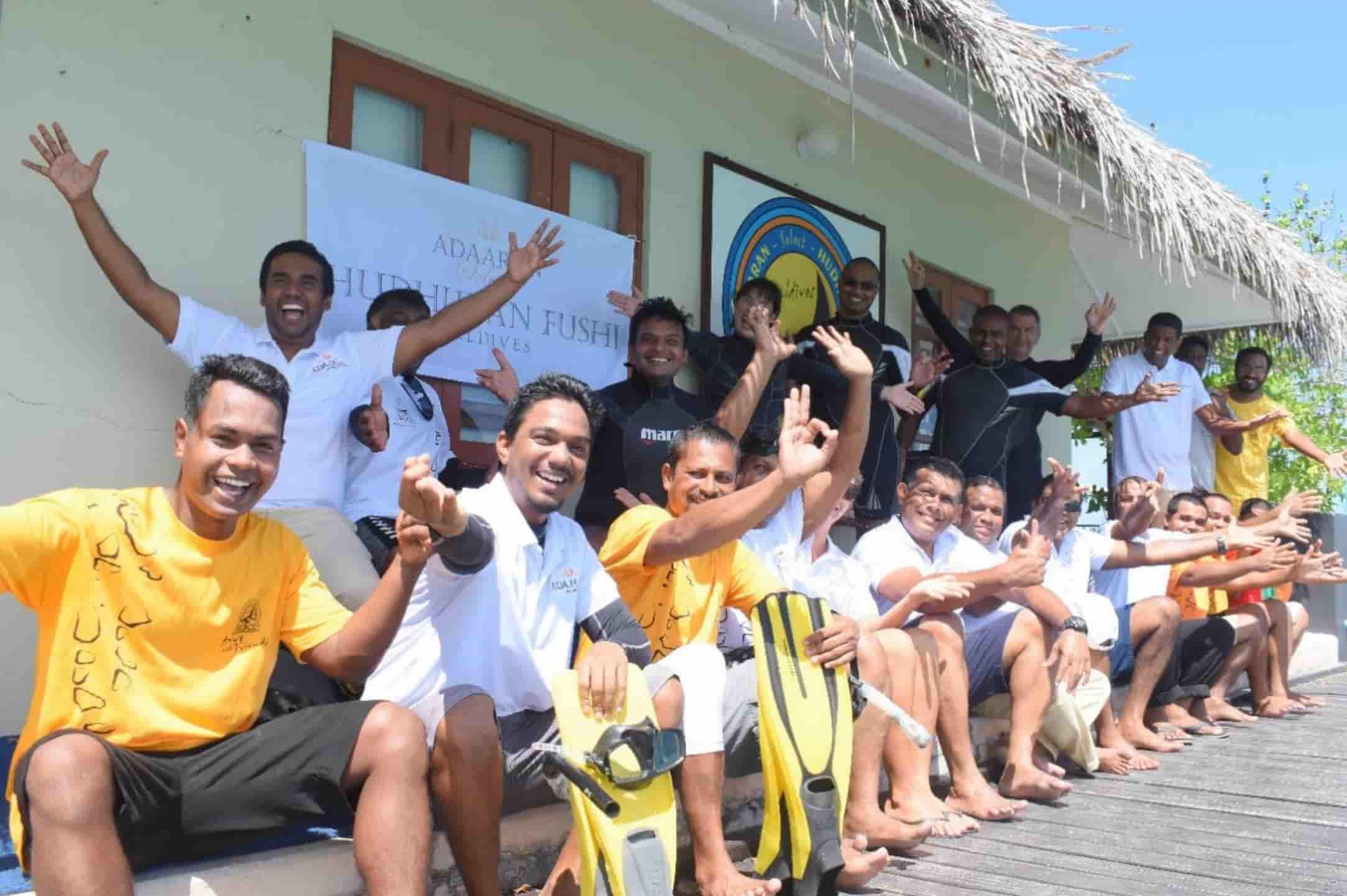 Adaaran team who conducted the coral plantation porgramme .