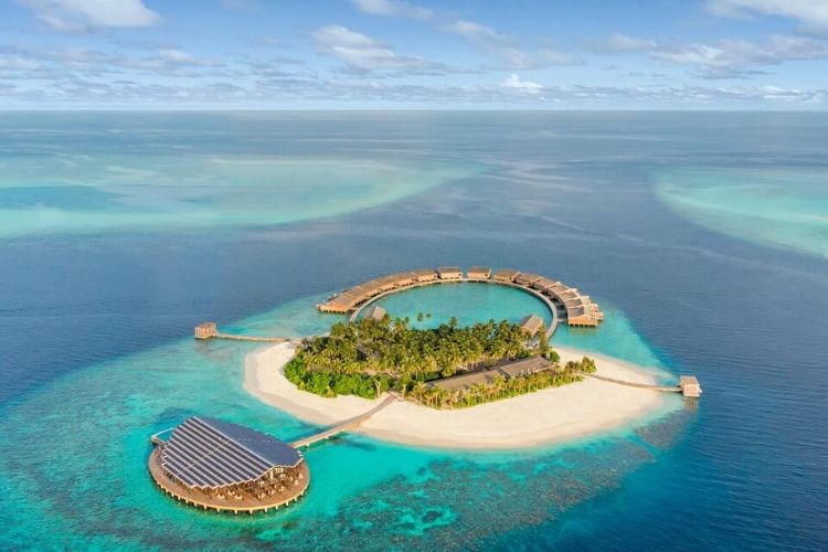 Crown and Champa Resorts has 09 properties in Maldives. In the picture you can find Kudadoo Maldives.