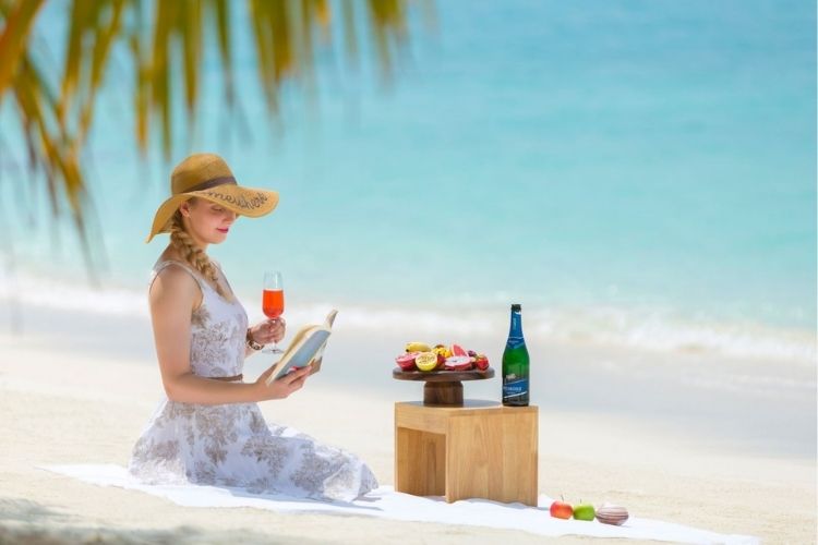 beach picnic at maldives resort Taj Exotica
