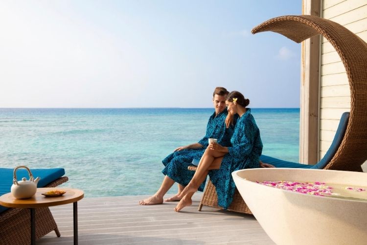 couple enjoying treatment at Mövenpick resort maldives spa