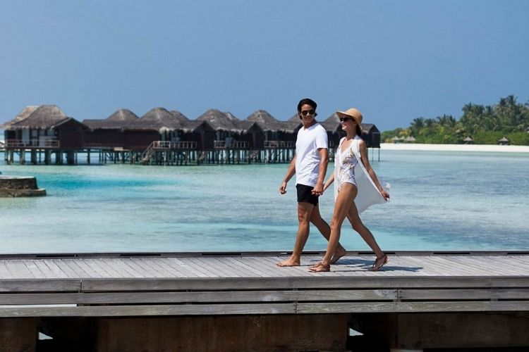 tourists arrivals maldives within first 2 weeks