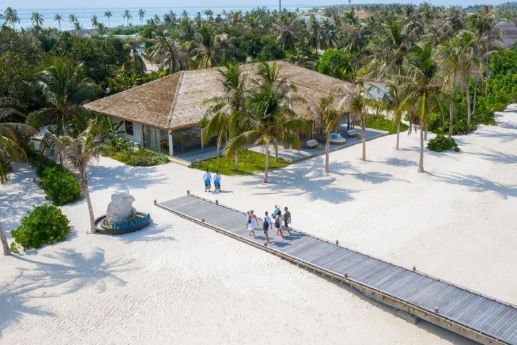 Innahura Maldives Resort arrival jetty